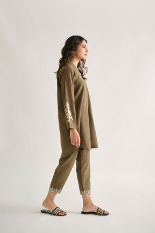DC-2125 GREEN KHADDAR 2PCS EMBROIDERED KURTA WITH TROUSER