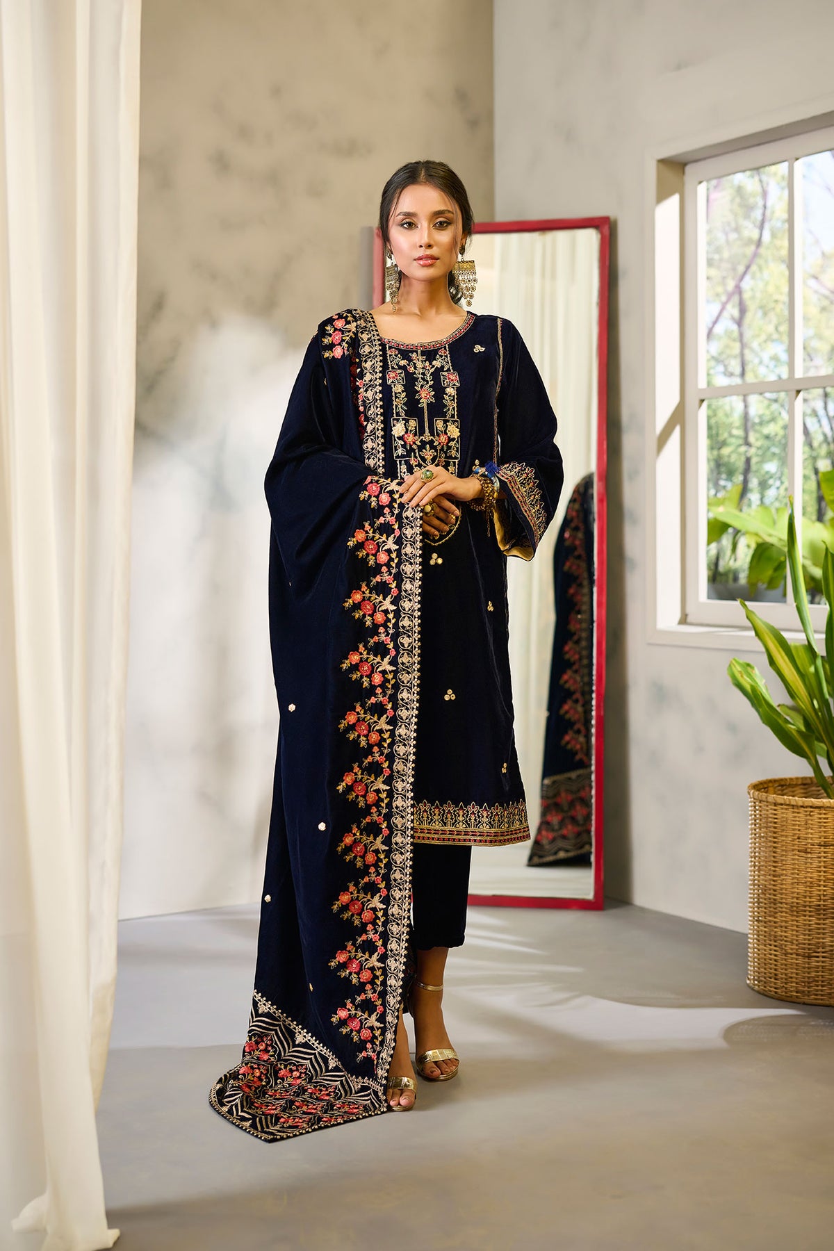 DD-0876 BLUE VELVET SHAWL