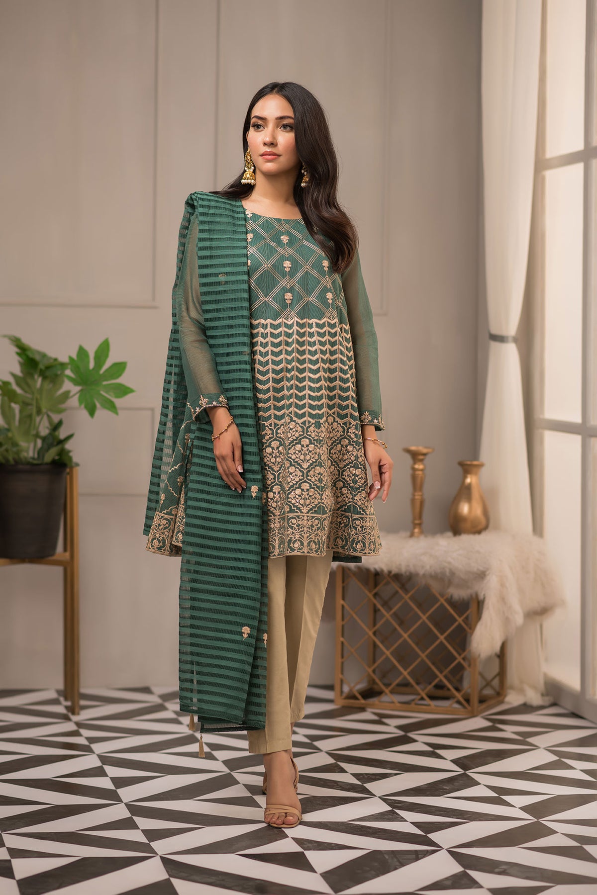 DA-1392 GREEN EMBROIDERED KURTA WITH DUPATTA