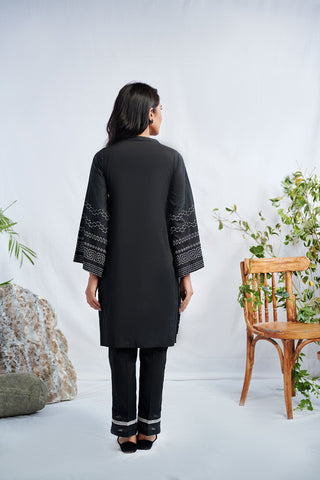 DC-0366 Black Embroidered Kurta