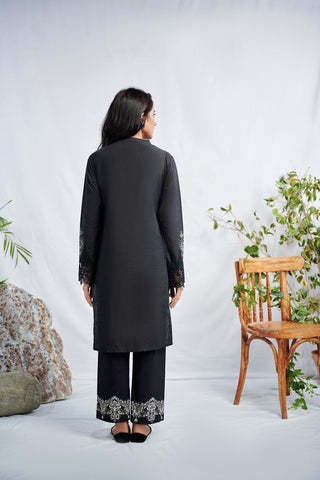 DC-0370 Black Embroidered Kurta