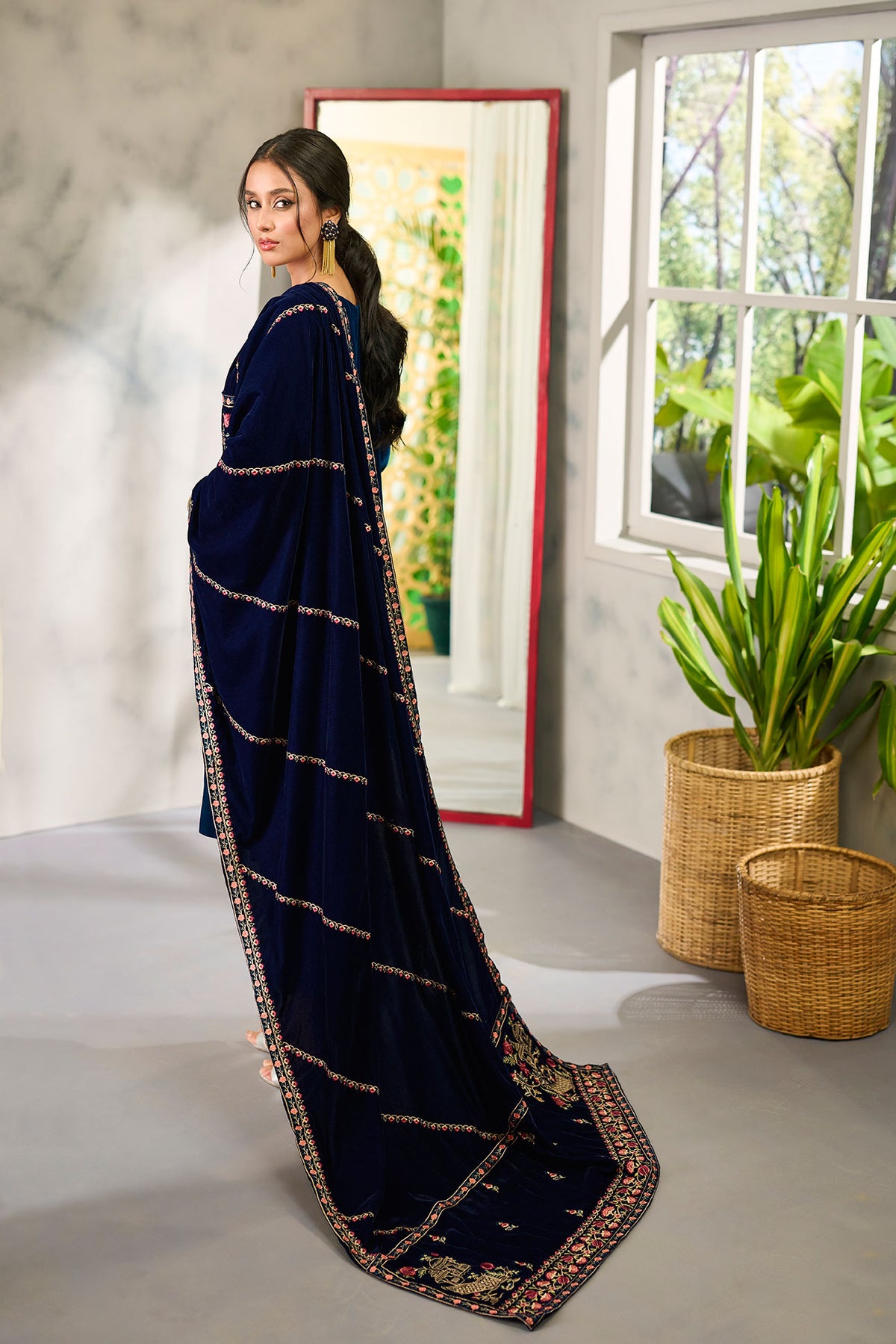 DD-0882 BLUE VELVET SHAWL
